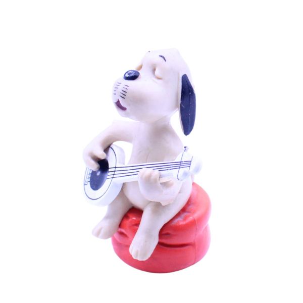 Schleich Wum mit Gitarre auf rotem Kissen | Loriot 80er | hoppla-stuff.de